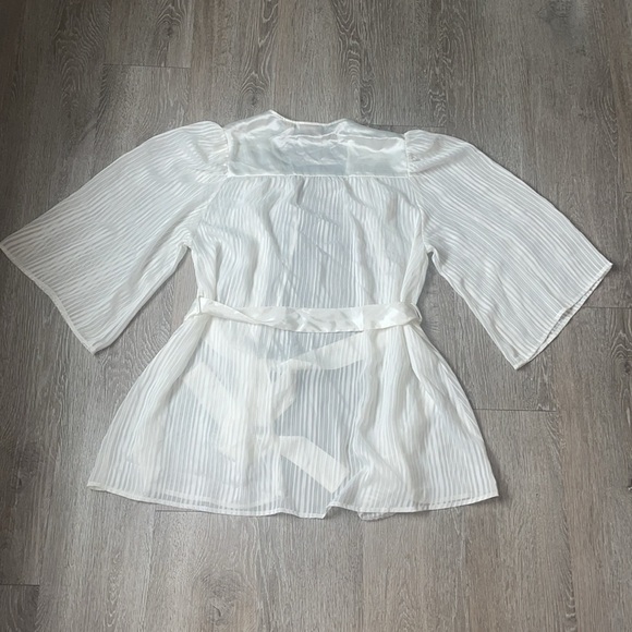 Vintage 90s gold label Victoria's Secret White Satin Kimono size small bridal - Picture 4 of 6